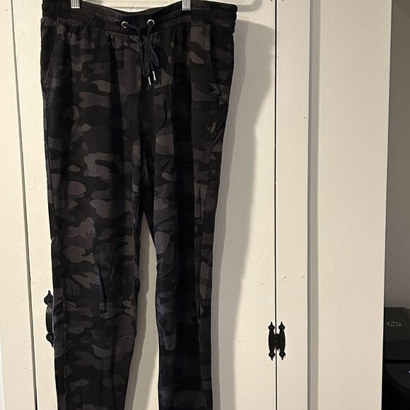 Soma Weekend Camo Tech Knit Jogger Medium - Picture 1 of 5